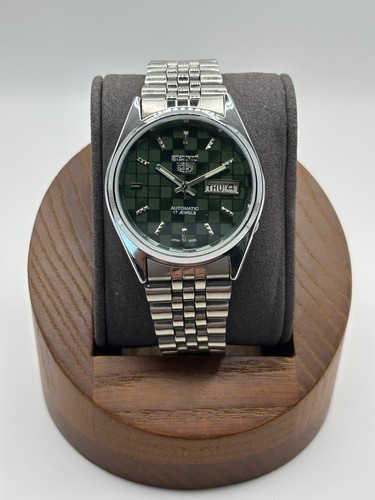 Seiko patterned green - green, dial